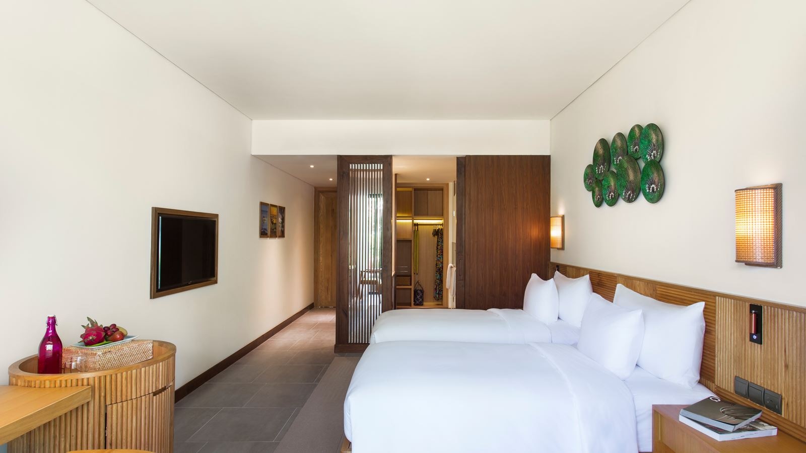 rooms-deluxe-ocean-view-with-balcony