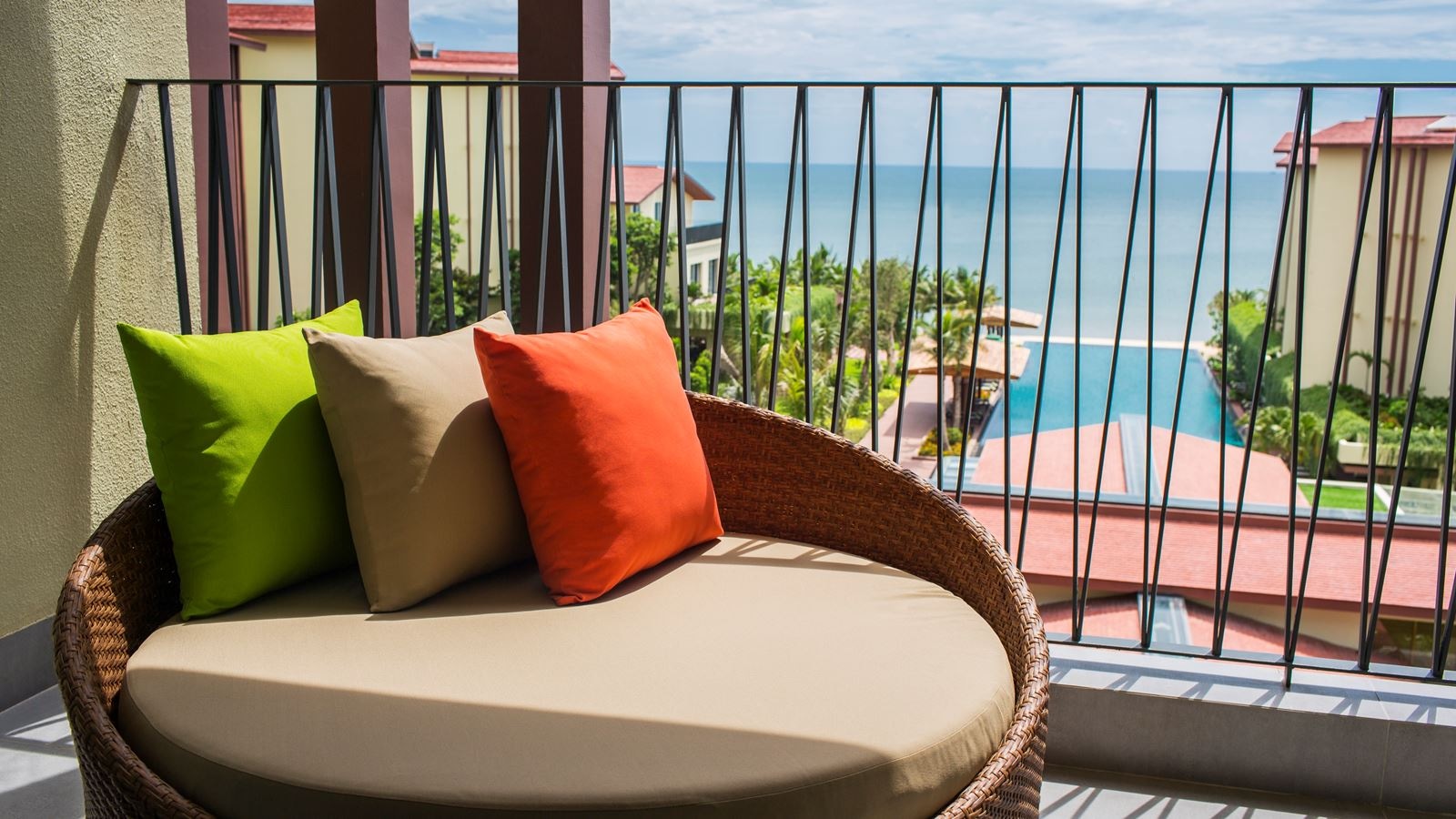 rooms-deluxe-ocean-view-with-balcony