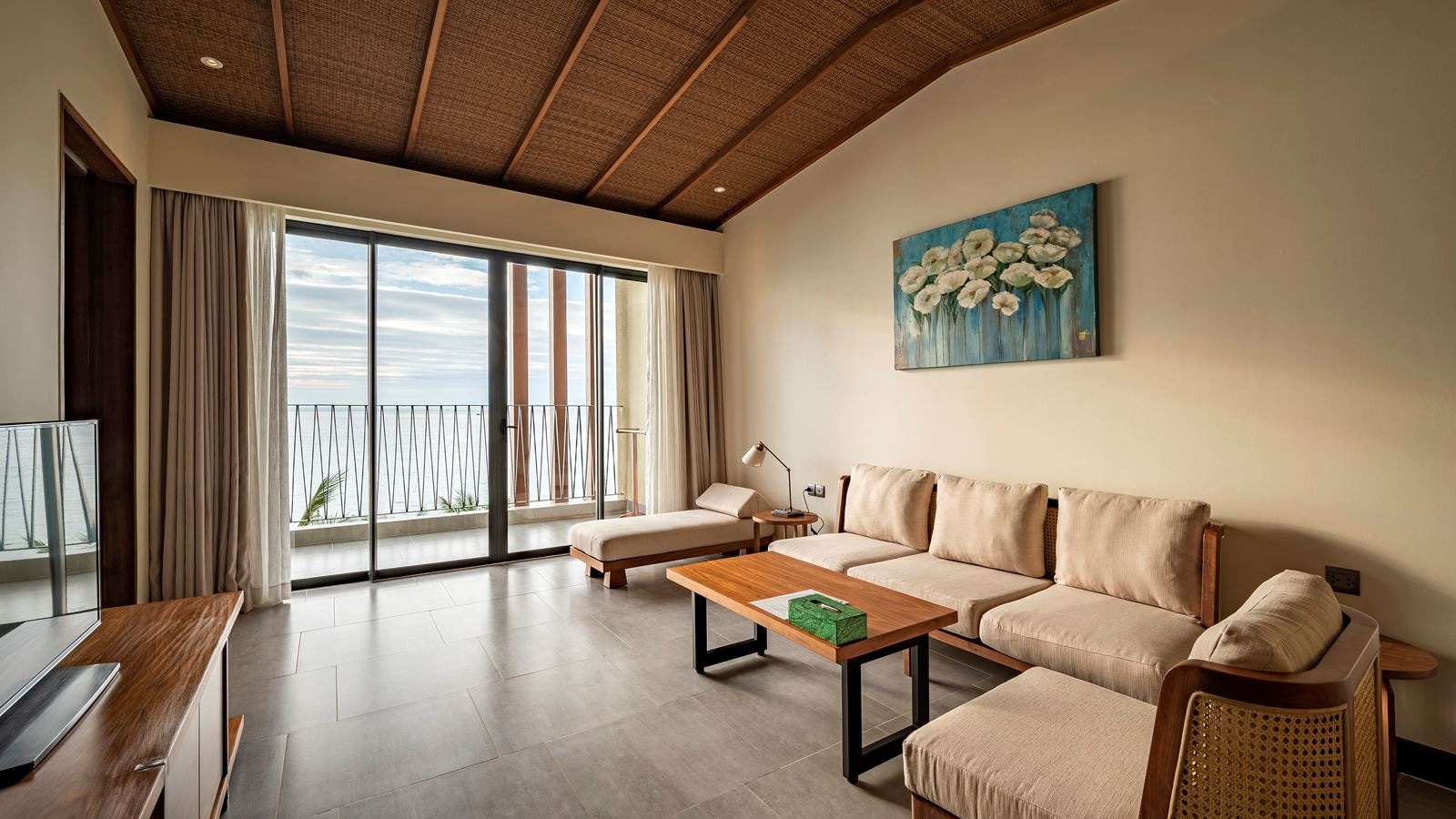 rooms-executive-suite-with-balcony