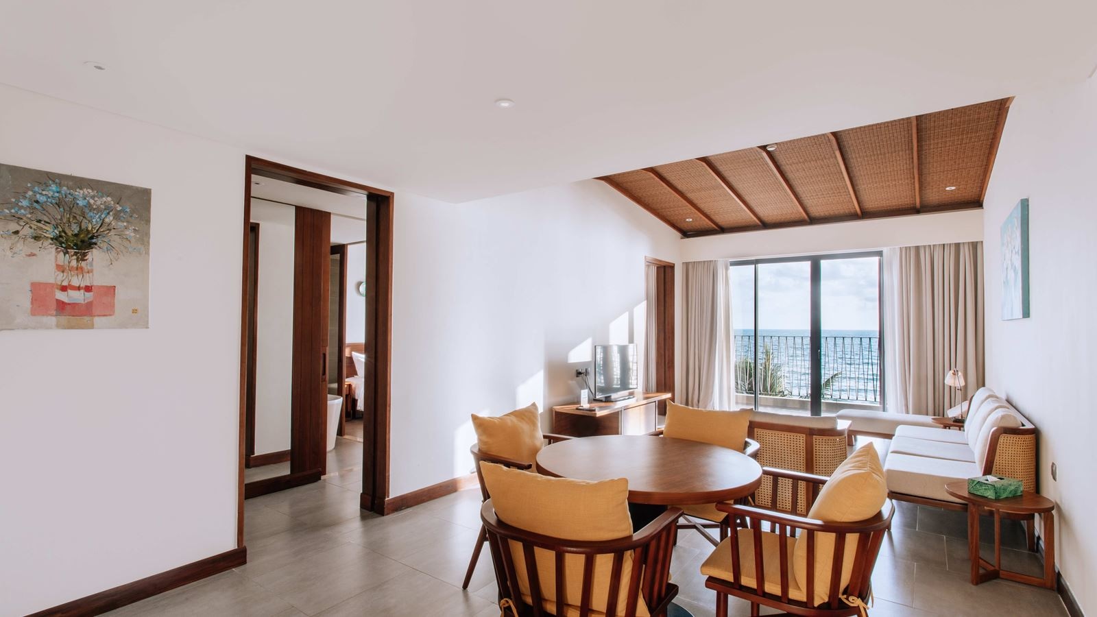 rooms-executive-suite-with-balcony-child-without-extra-bed