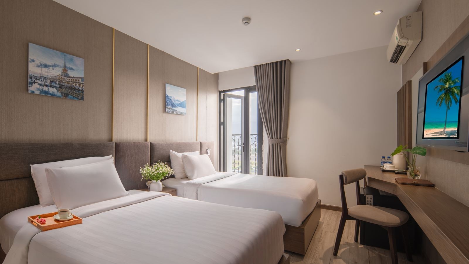 rooms-deluxe-city-view-with-balcony-child-without-extra-bed