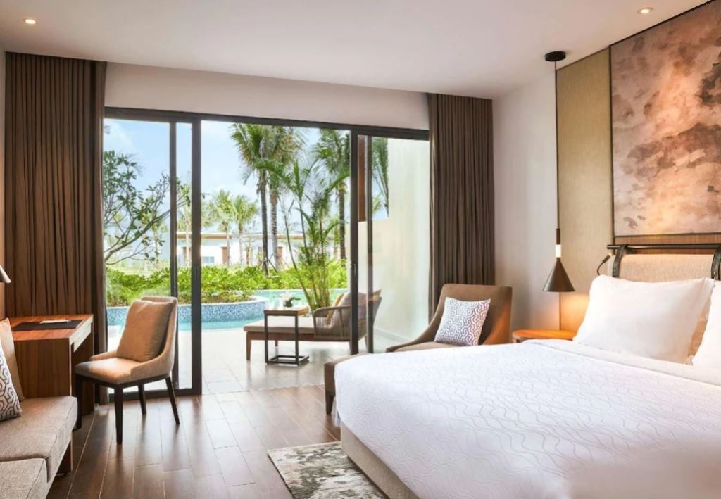 rooms-superior-with-direct-pool-access