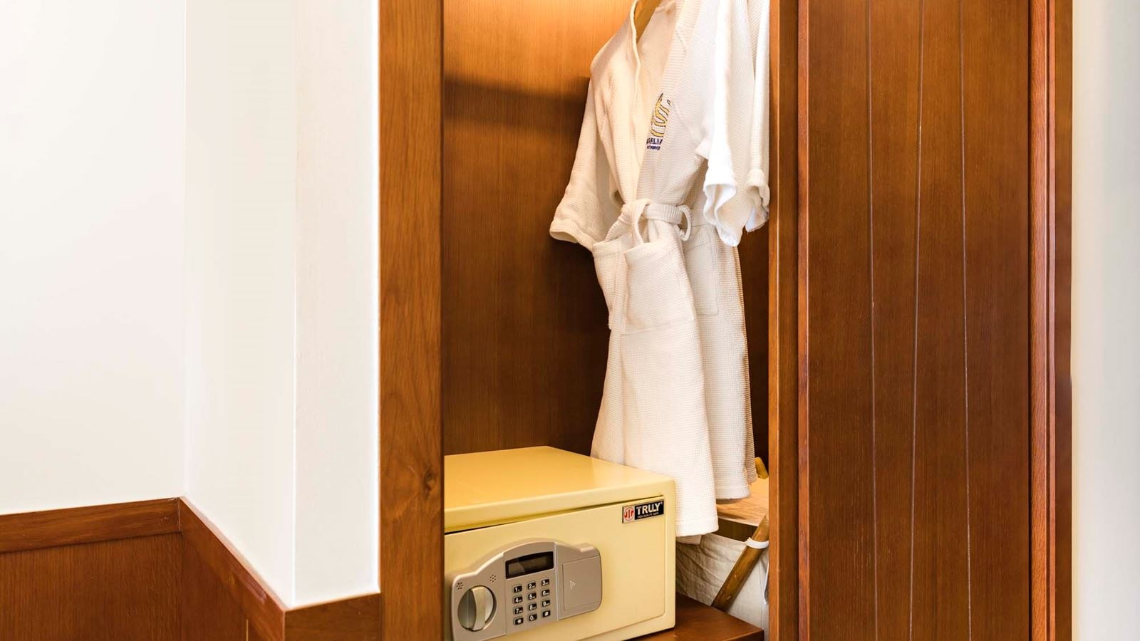 rooms-superior-city-view