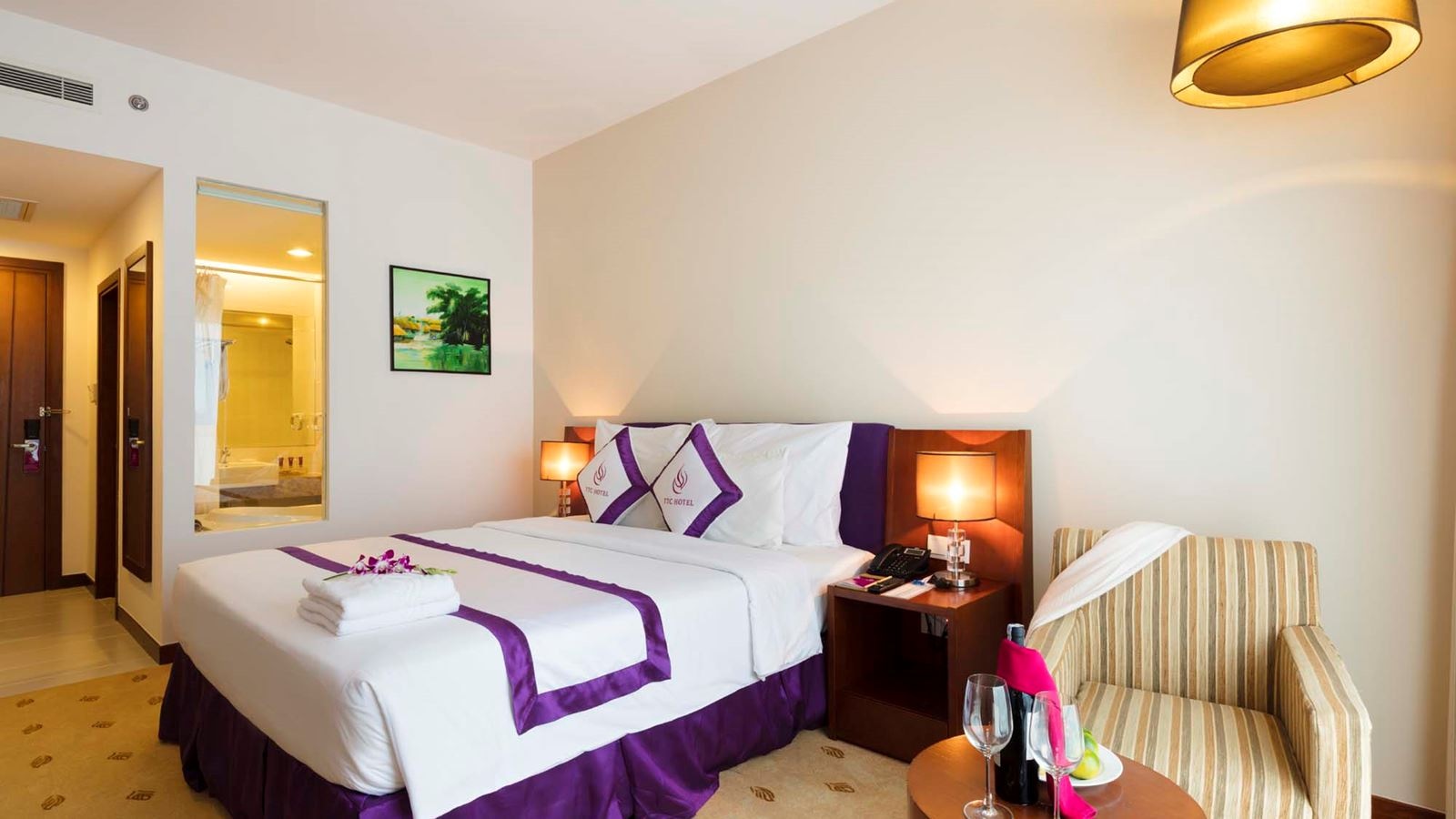 rooms-deluxe-partial-ocean-view