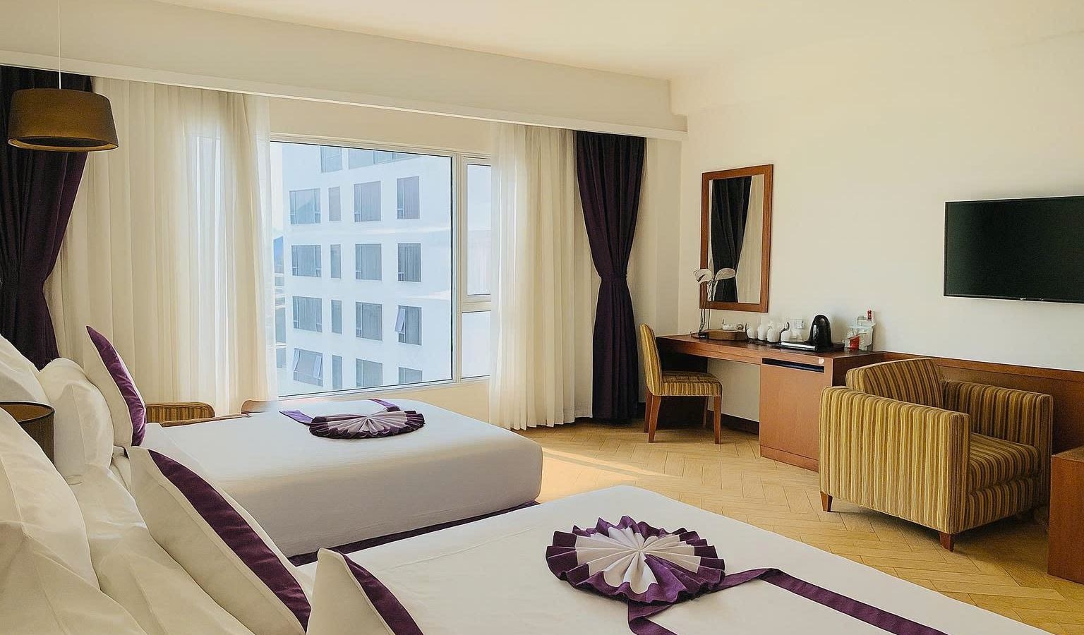 rooms-family-deluxe-city-view