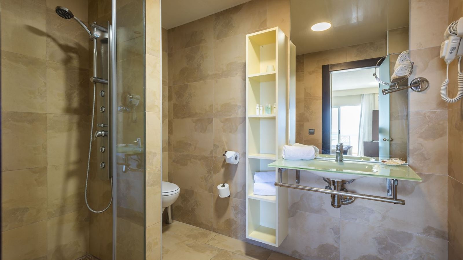 rooms-family-room--quadruble-room-with-sofabed-balcony