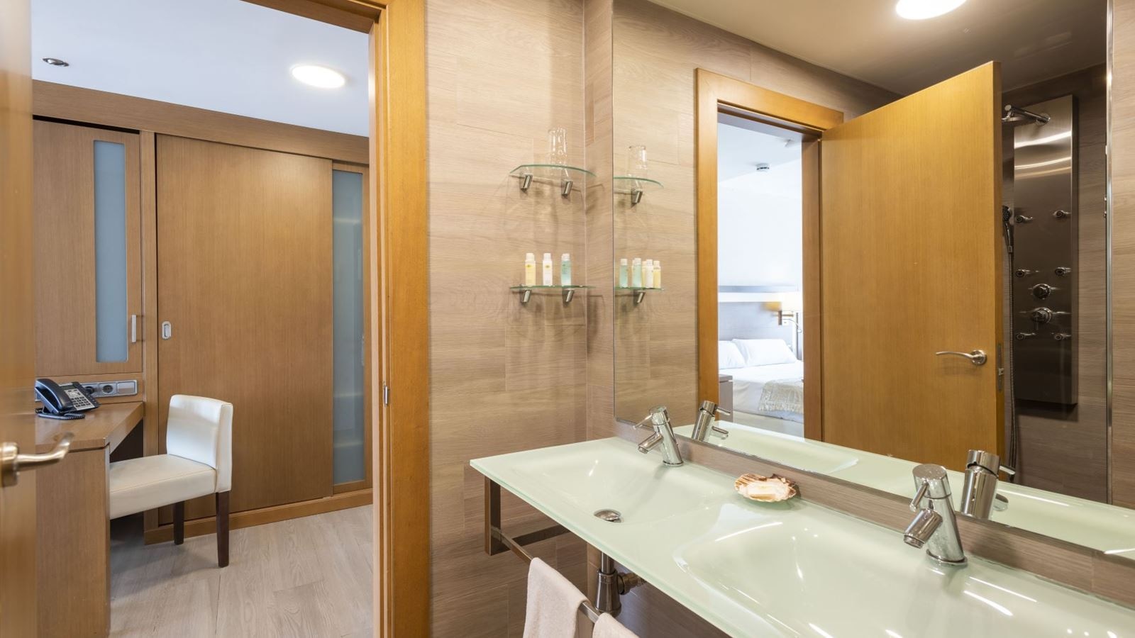 rooms-junior-suite-balcony