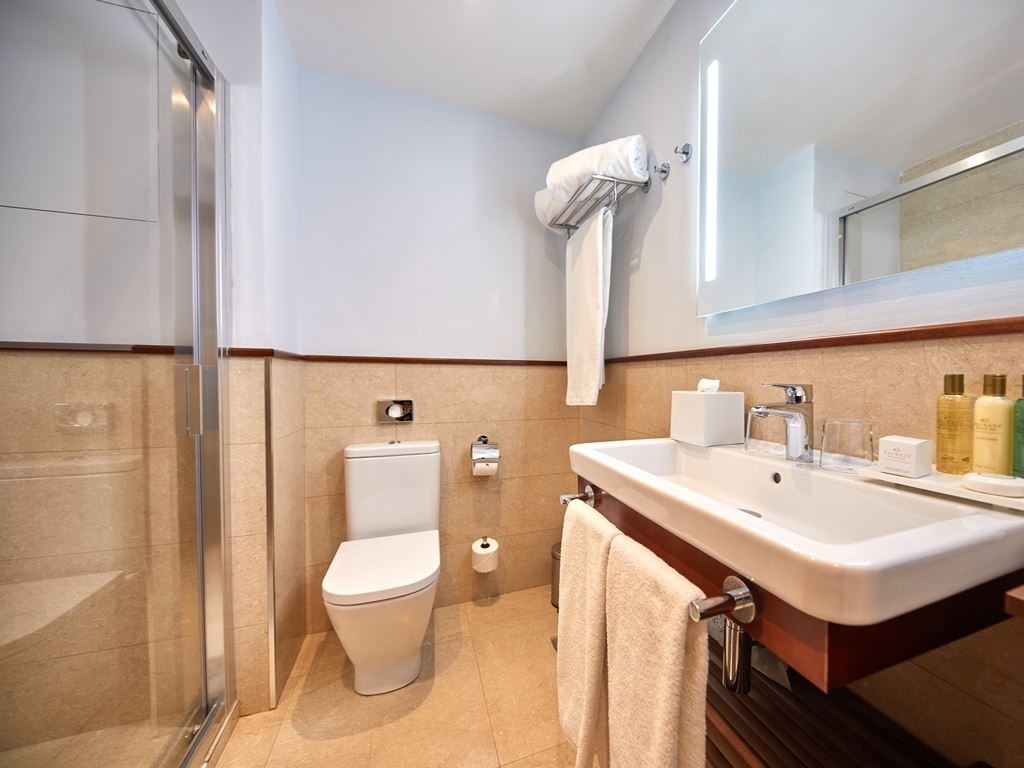 rooms-double-sea-view-front-balcony-or-terrace