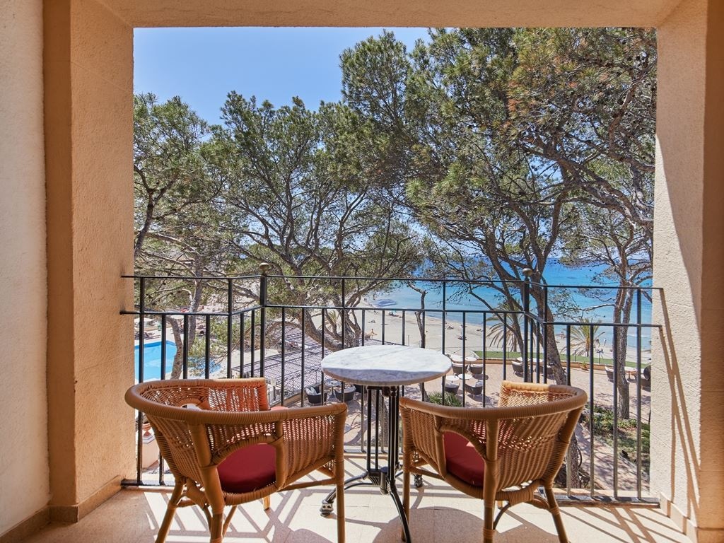 rooms-double-sea-view-front-balcony-or-terrace