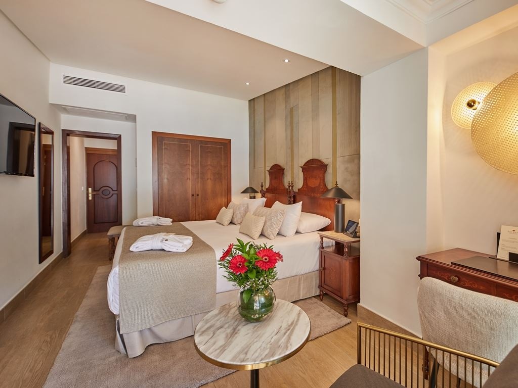 rooms-double-sea-view-front-balcony-or-terrace