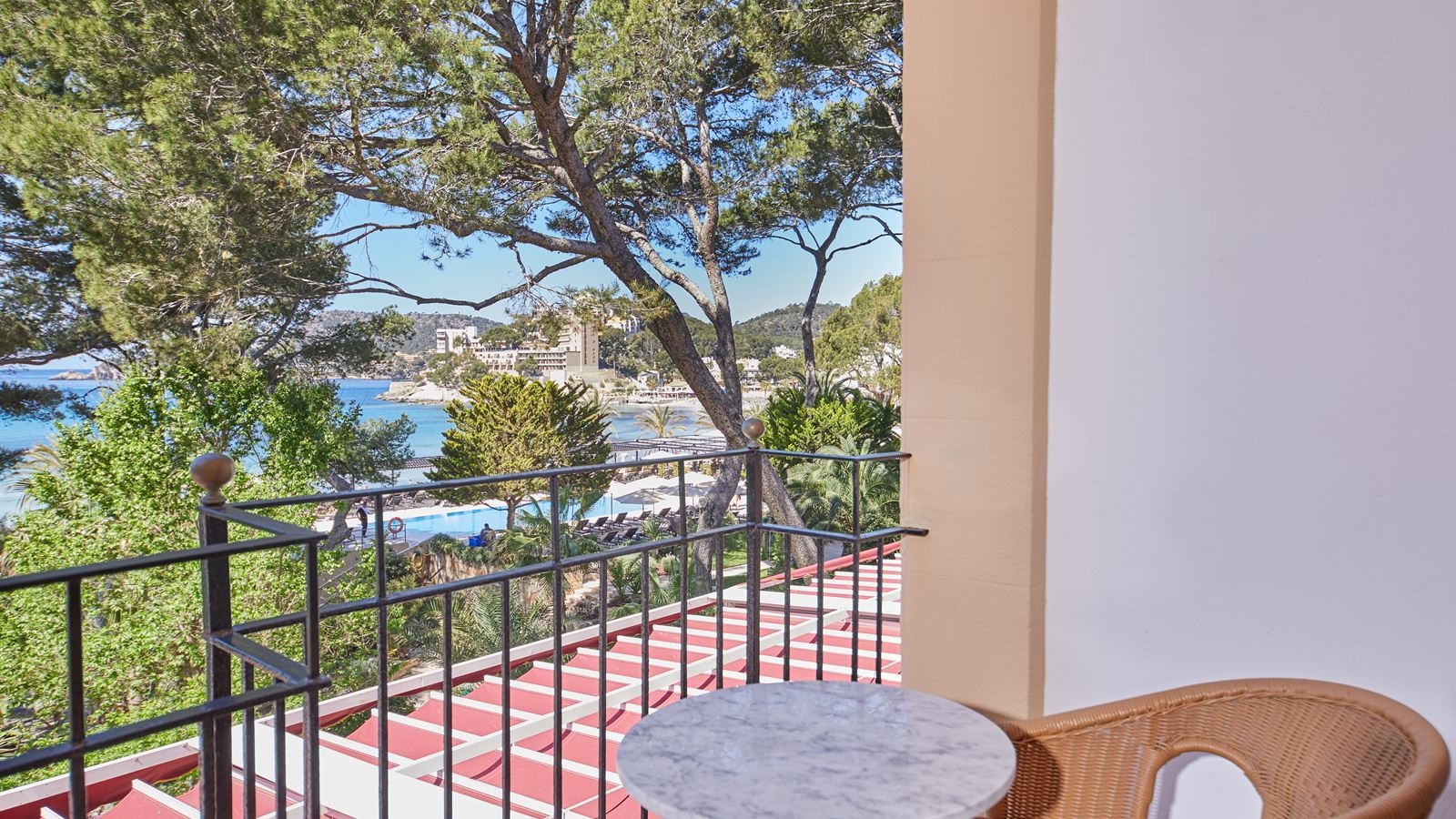 rooms-double-deluxe-front-sea-view-balcony-or-terrace