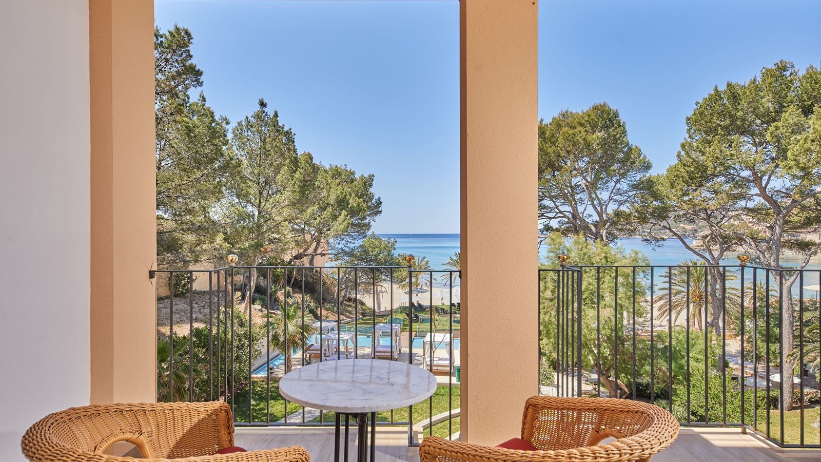 rooms-deluxe-sea-view-front-preffered-club