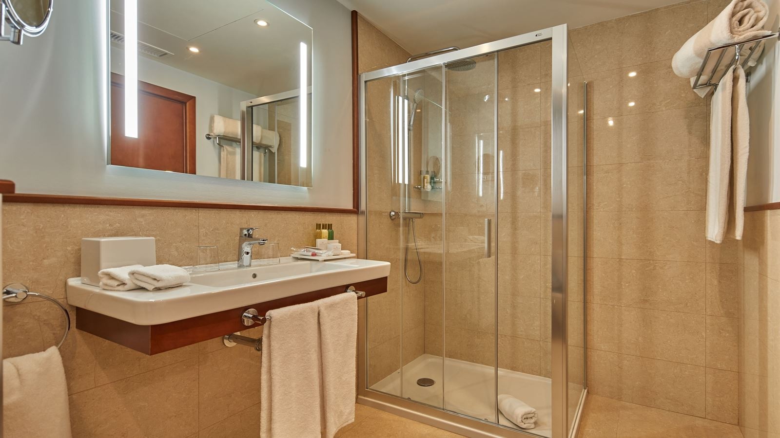 rooms-juior-suite-sea-view-front-preffered-club