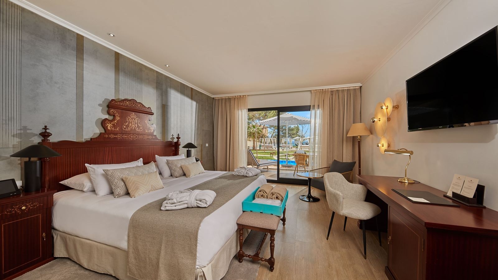 rooms-wim-up-partial-ocean-view-preffered-club