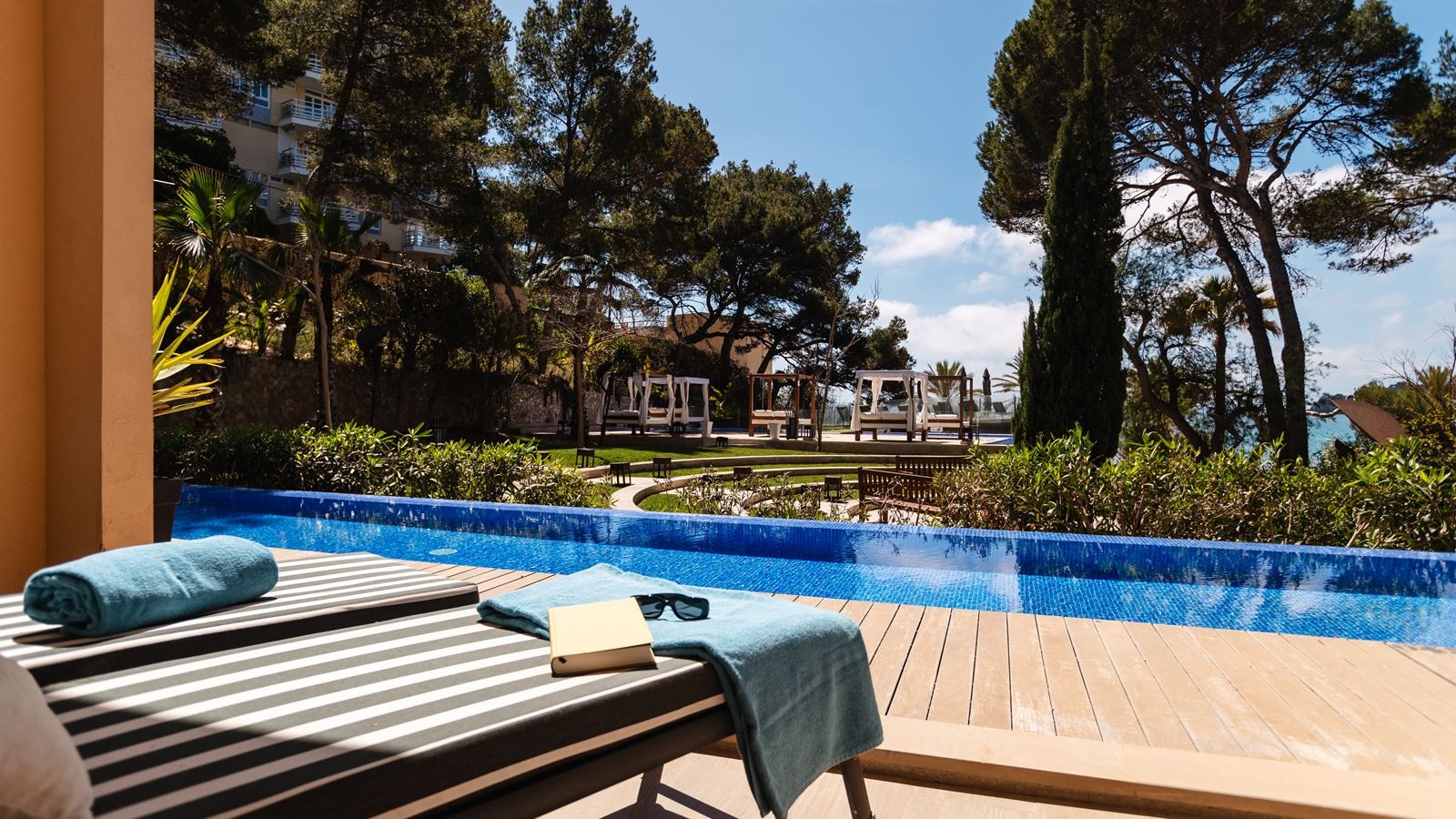 rooms-wim-up-partial-ocean-view-preffered-club