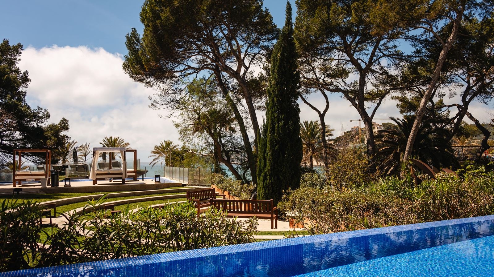 rooms-wim-up-partial-ocean-view-preffered-club