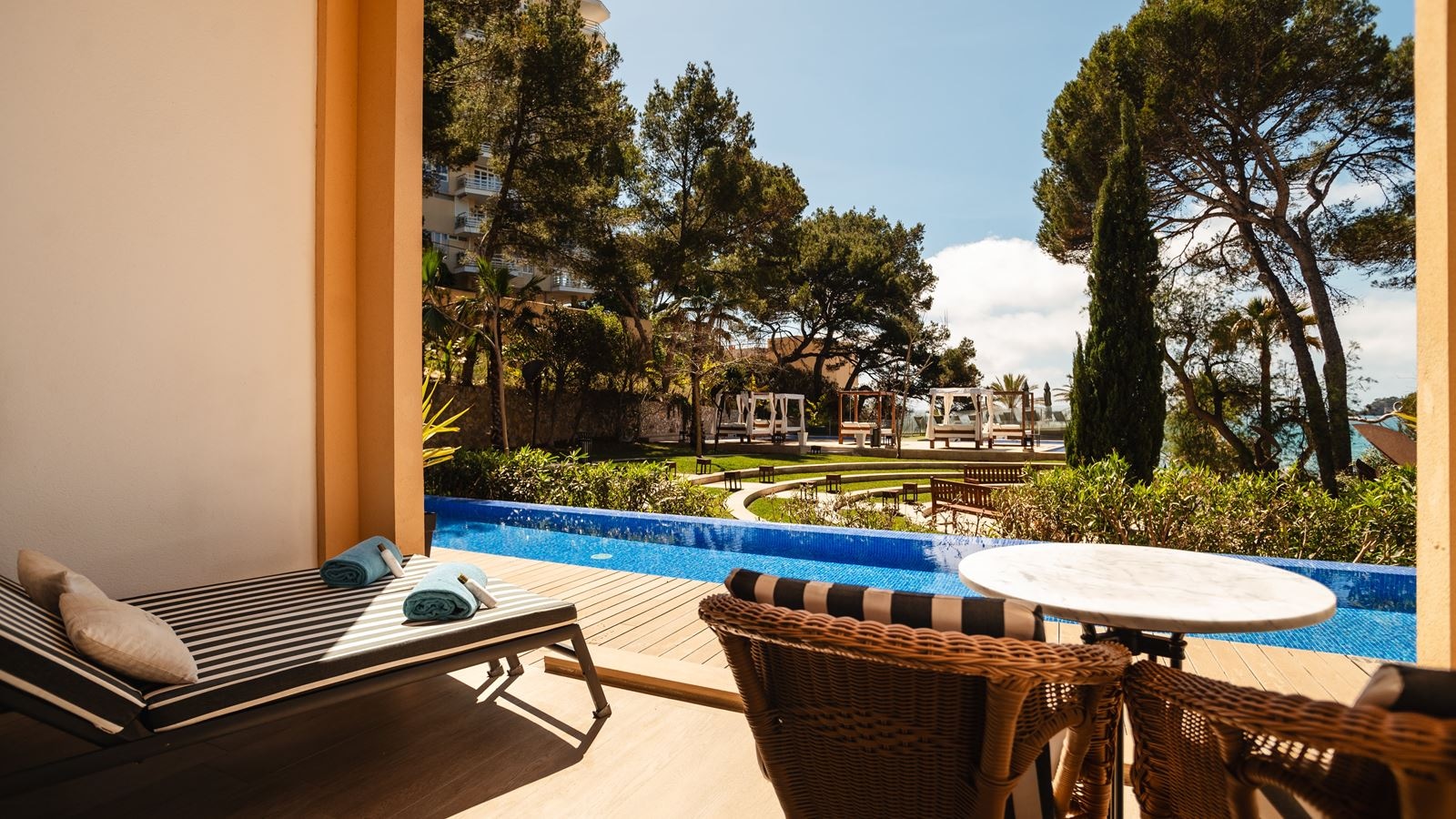 rooms-wim-up-partial-ocean-view-preffered-club