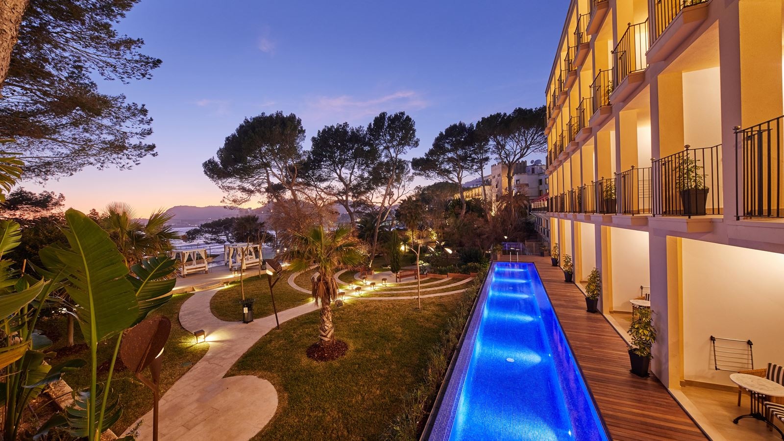 rooms-wim-up-partial-ocean-view-preffered-club