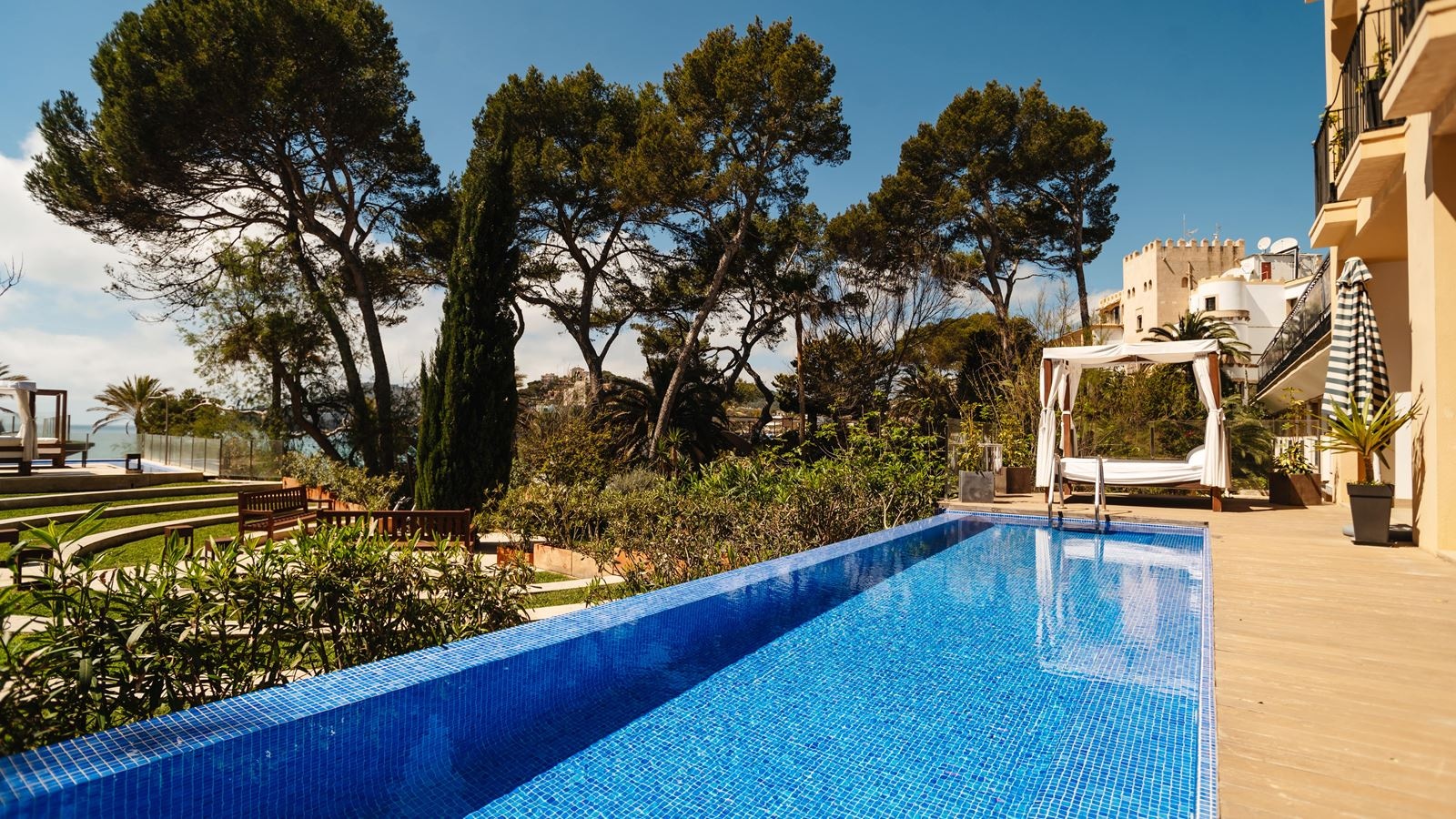 rooms-wim-up-partial-ocean-view-preffered-club