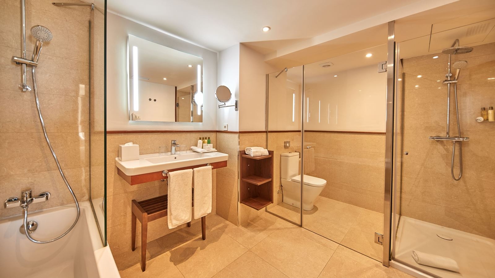 rooms-master-suite-sea-view-preffered-club