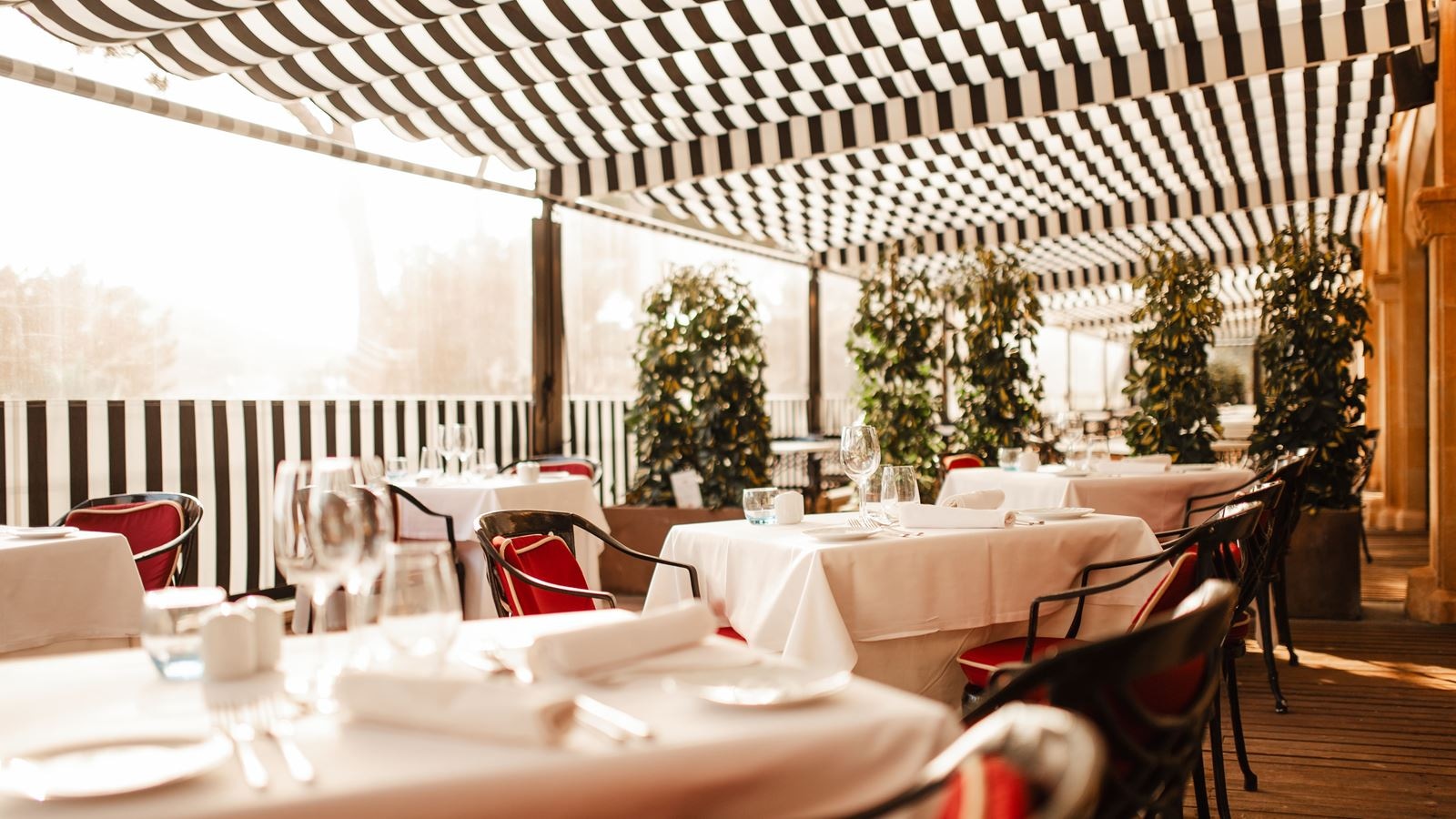 restaurants-world-café