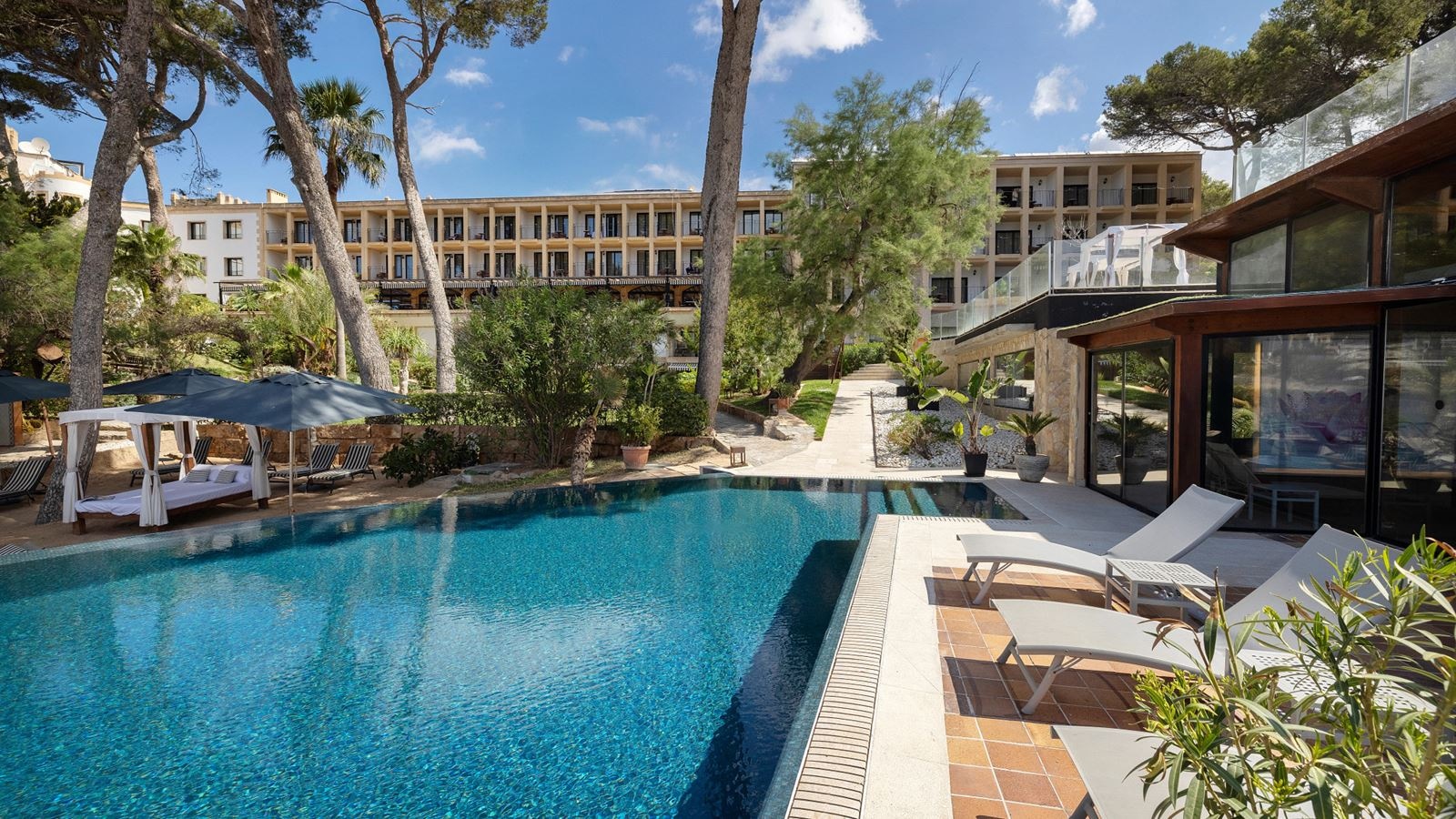 rooms-deluxe-sea-view-front-preffered-club