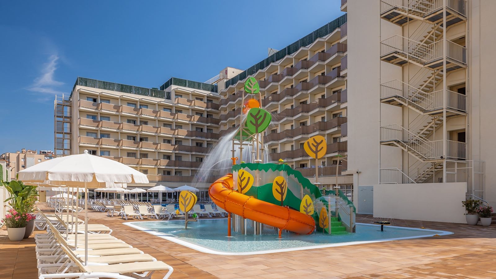 water-park-outdoor-childrens-pool