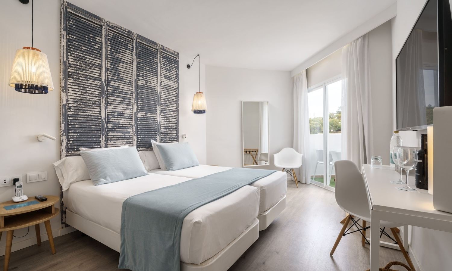 rooms-my-favorite-club-double-superior-frontal-sea-view-balcony