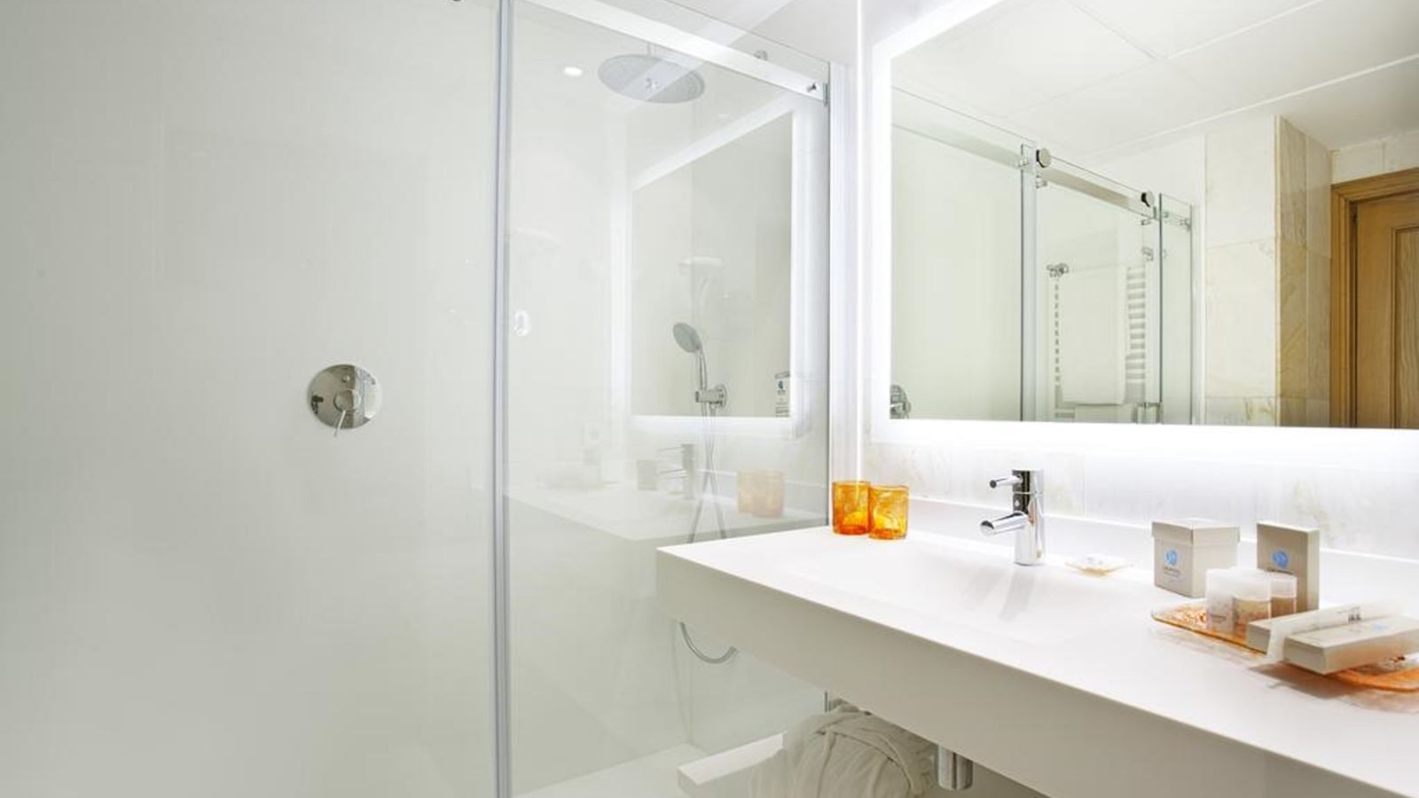 rooms-room-standard-balcony