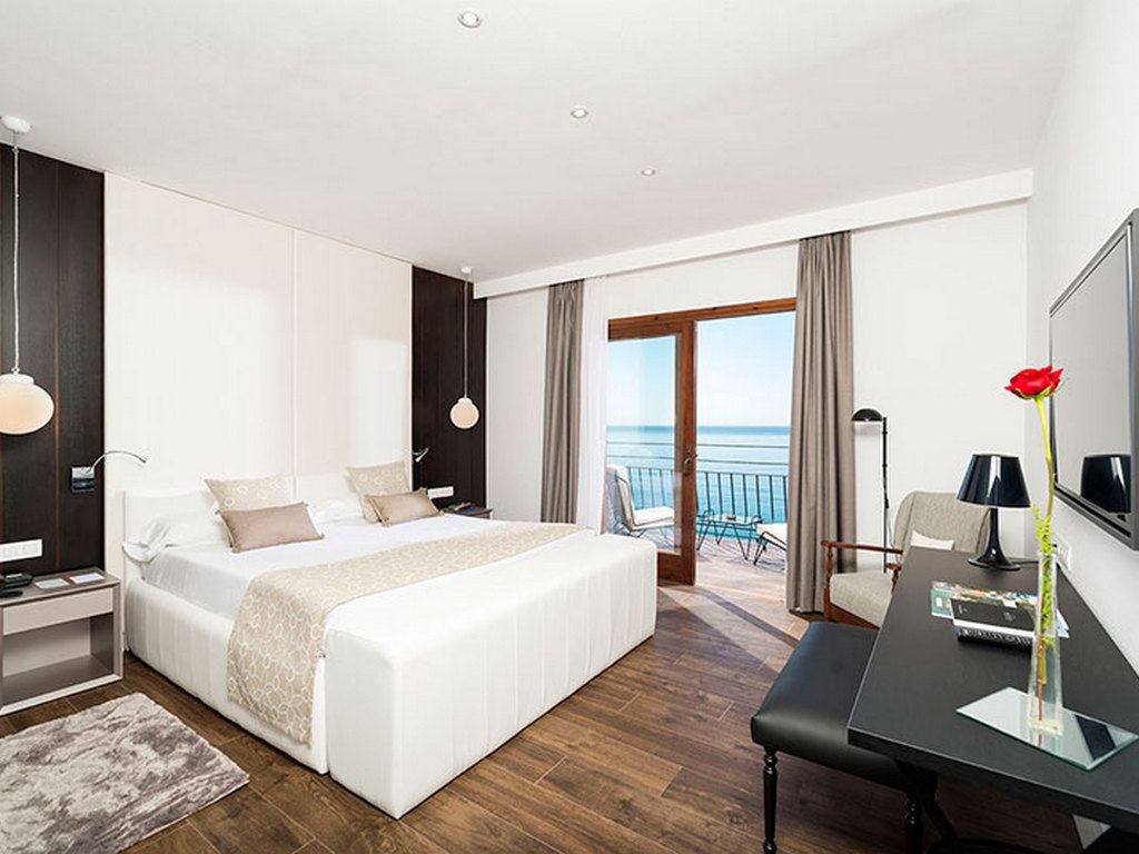 rooms-superior-seaview-room-balcony-or-terrace