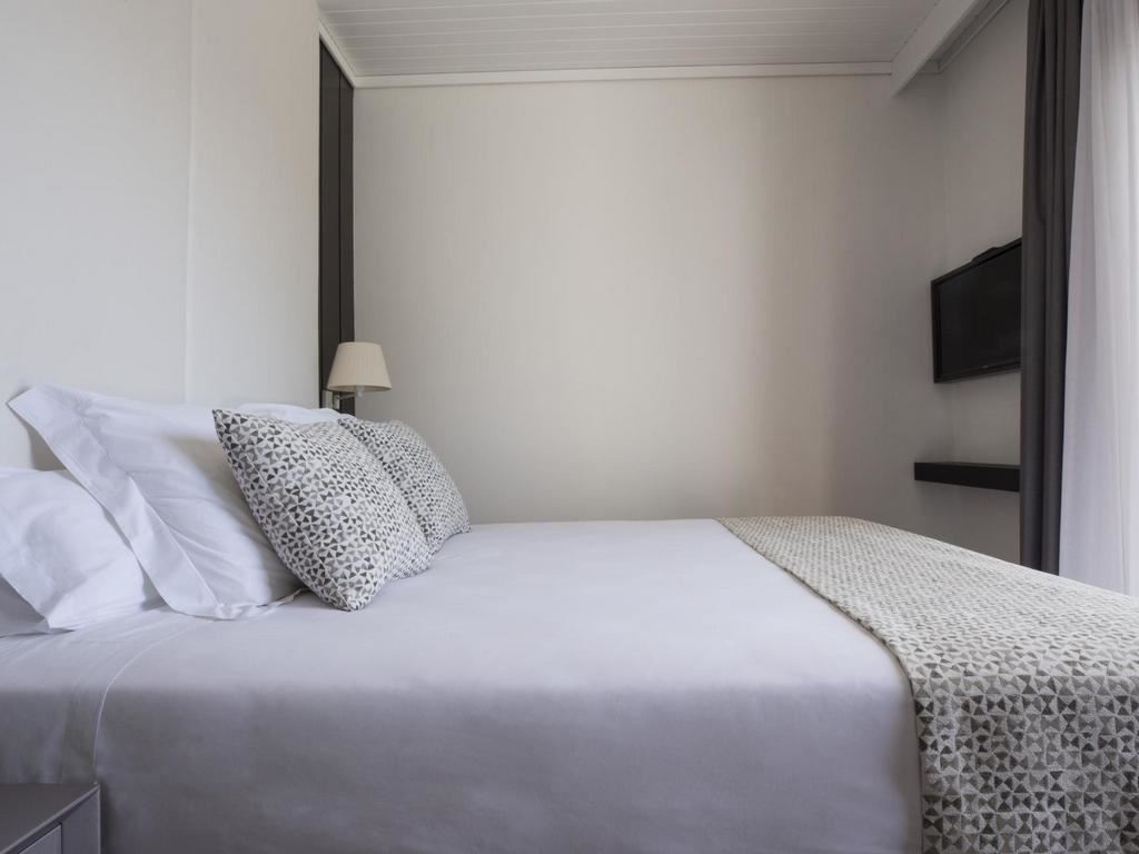 rooms-singleuse-seaview-room-balcony-or-terrace