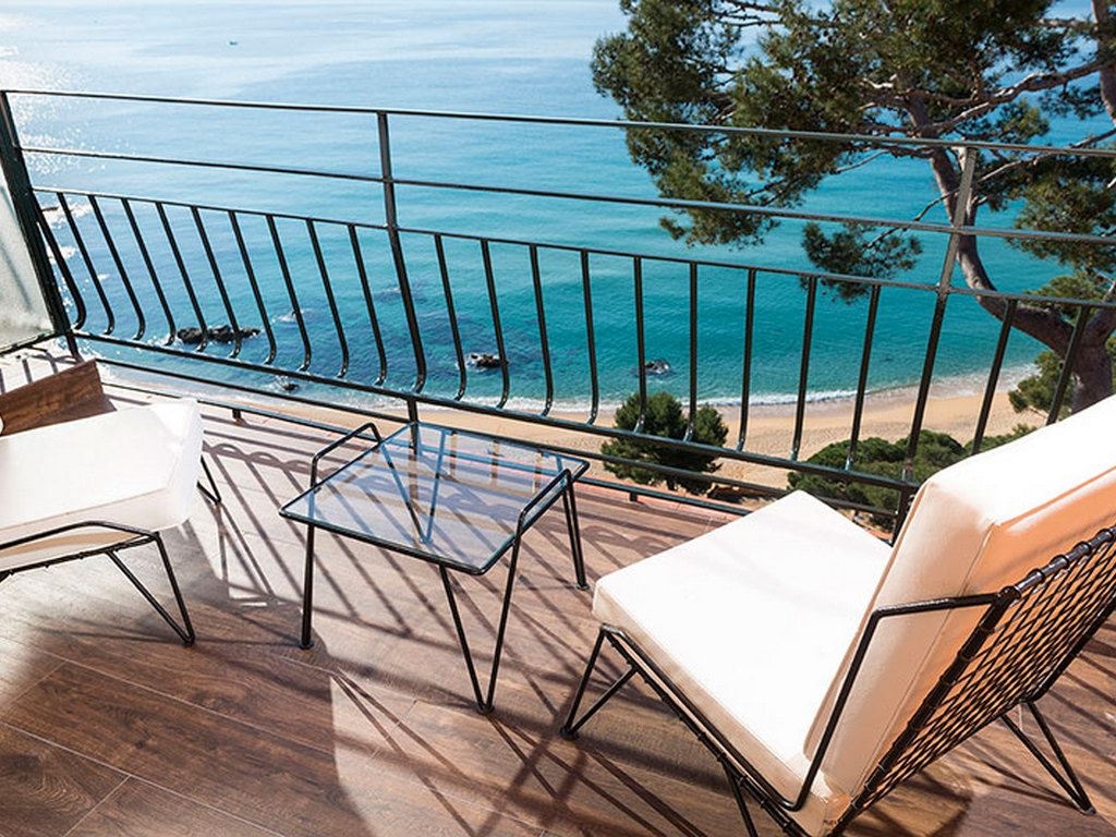 rooms-seaview-room-balcony-or-terrace