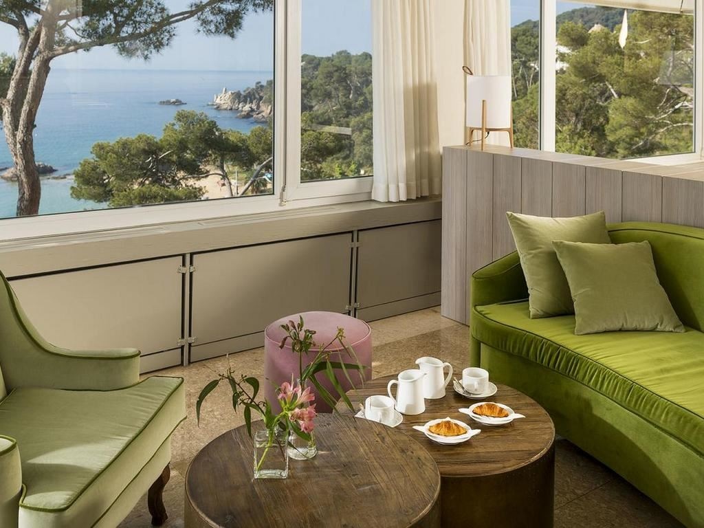 rooms-suite-balcony-or-terrace