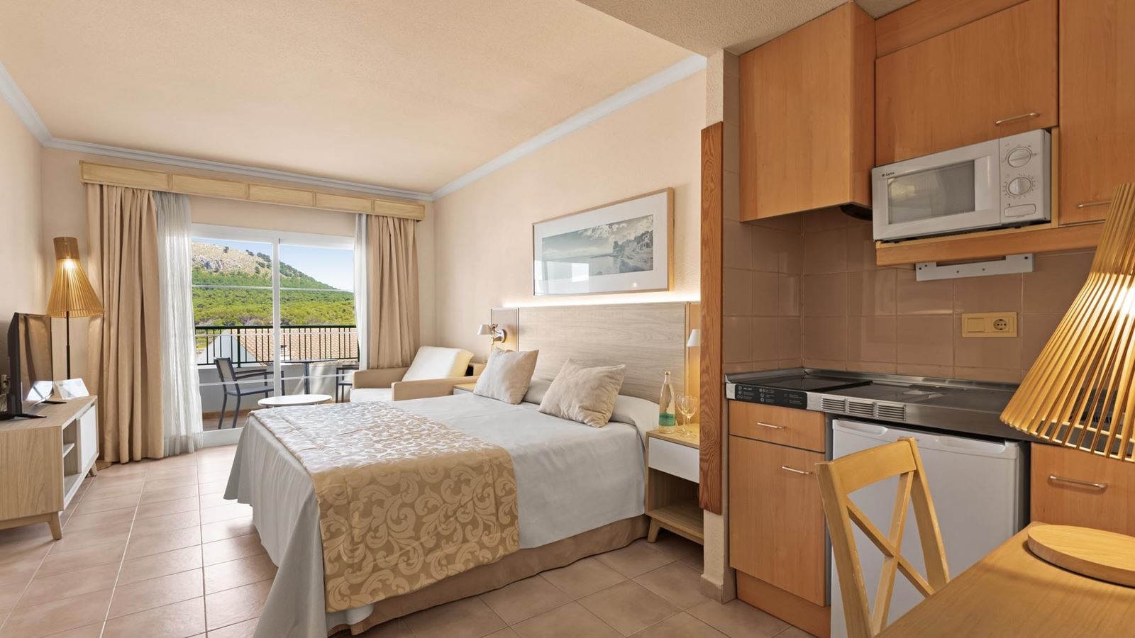 rooms-studio-balcony-or-terrace