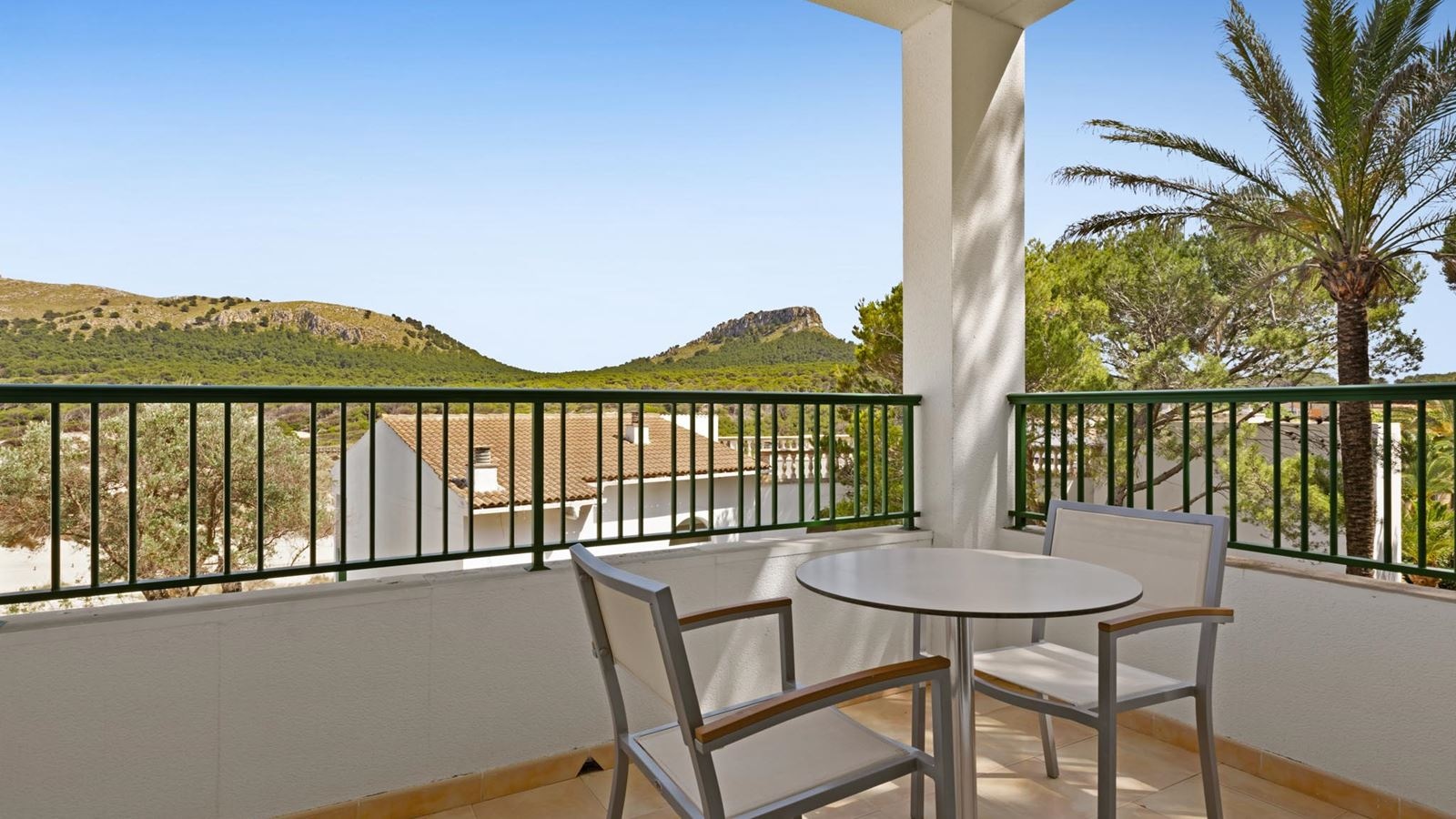 rooms-studio-balcony-or-terrace