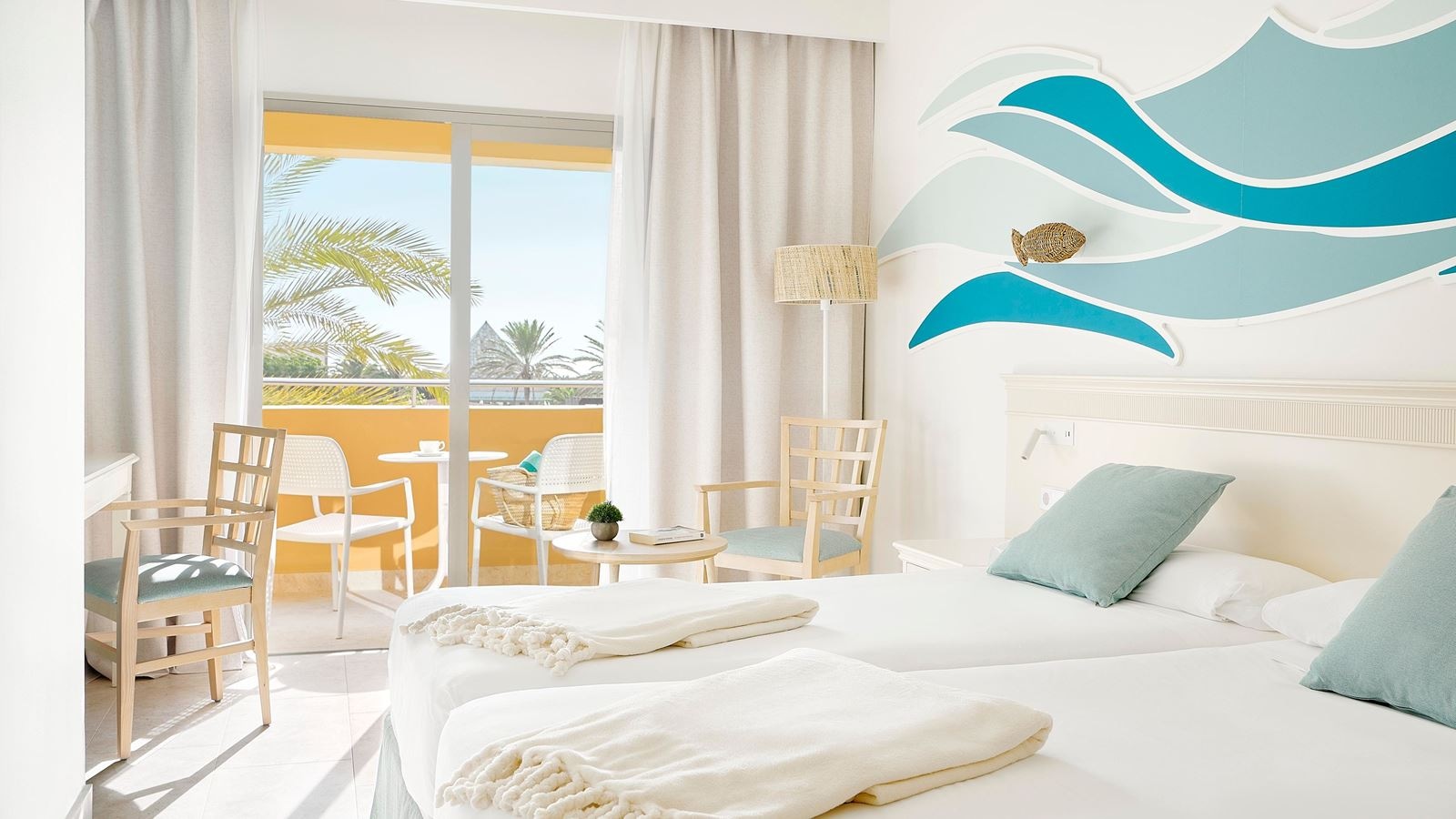rooms-family-suite-sea-view-priority-location