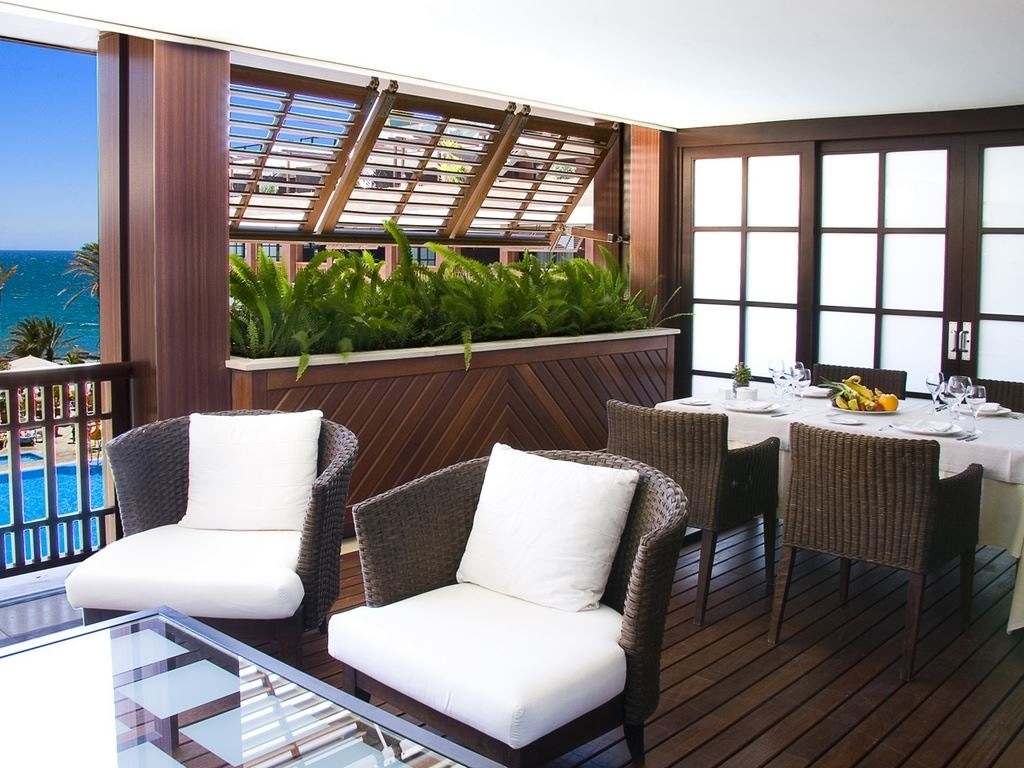 rooms-suite-banus-frontal-sea-view-with-balconny