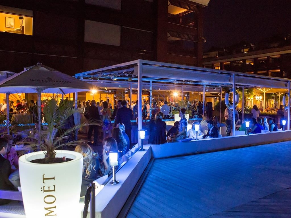 restaurants-pool-barbeach-bar-moet--chandon-beach-loungebraserie