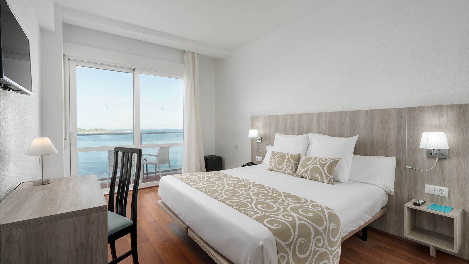 rooms-double-superior-frontal-minor-sea-view