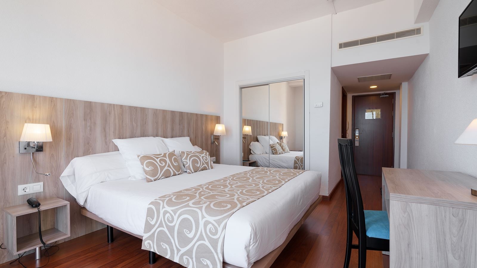 rooms-double-superior-frontal-mediterranean-sea-view