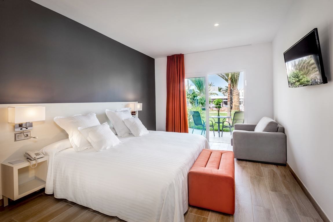 rooms-double-room-balcony-or-terrace