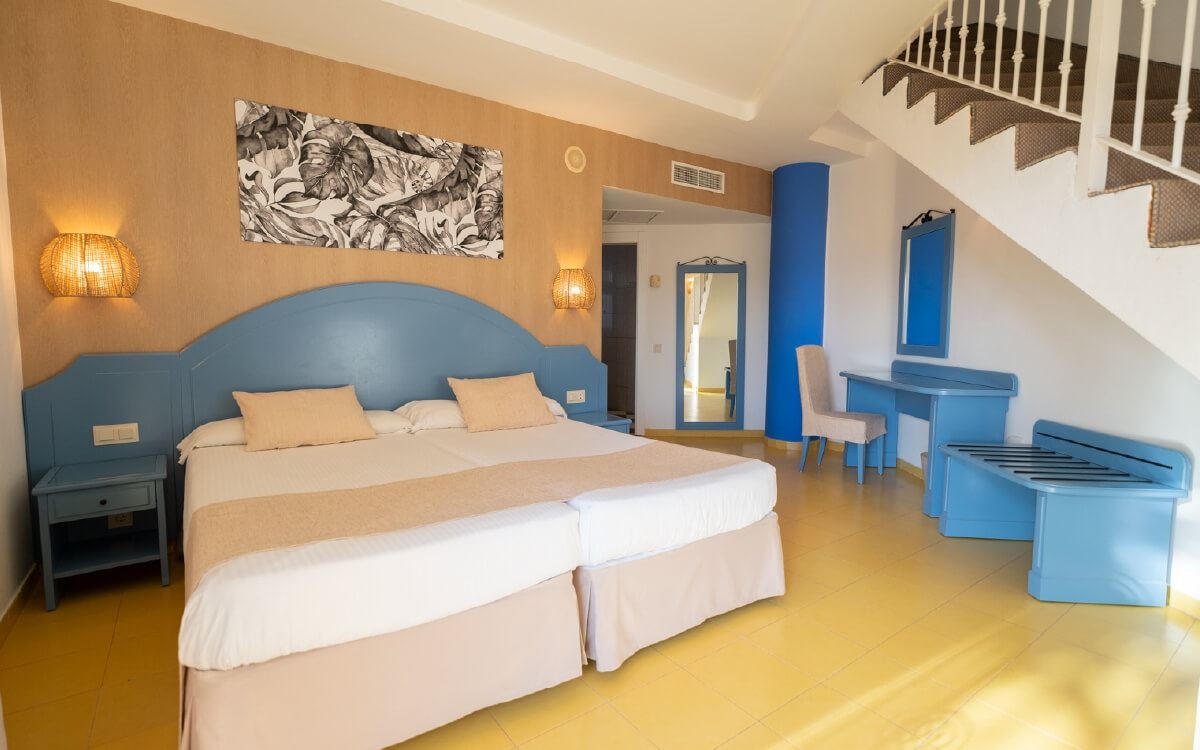 rooms-familyduplex-room-pool-view-with-balcony-or-terrace