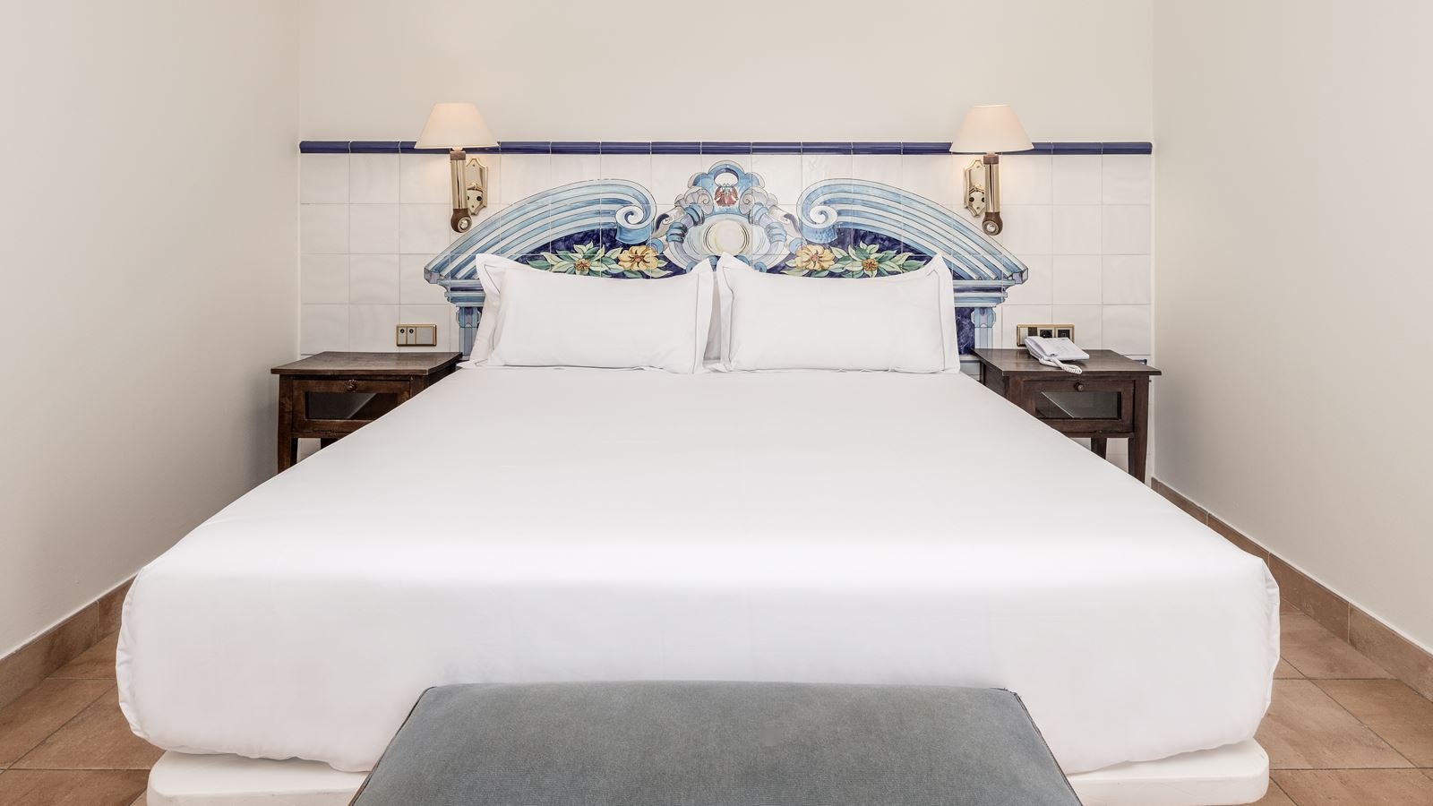 rooms-1-bedroom-suite-balcony-or-terrace