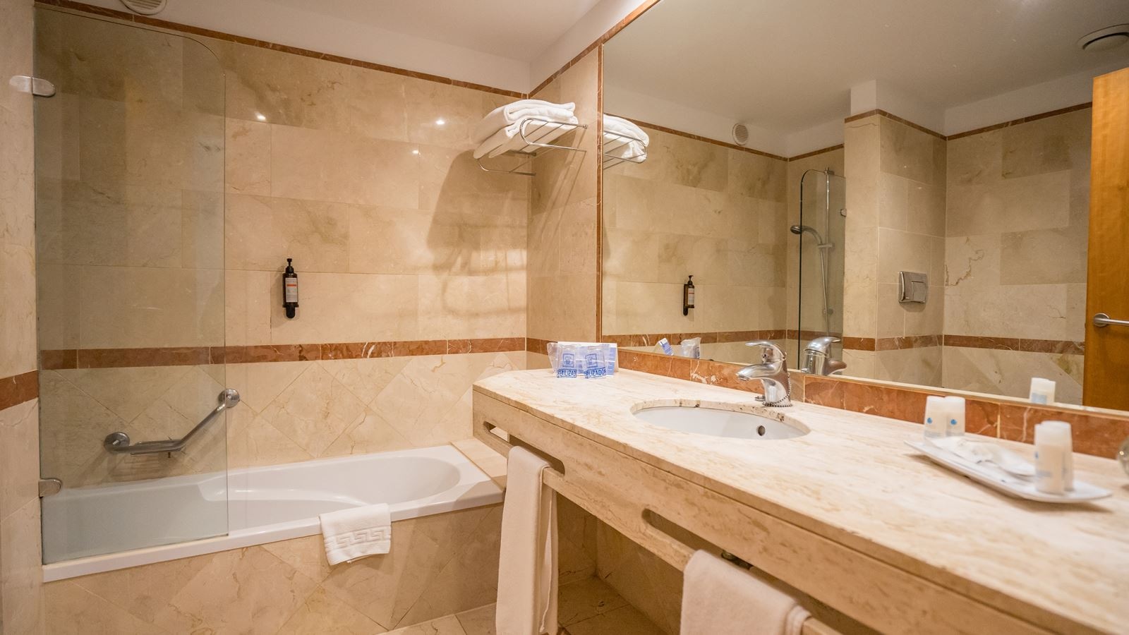 rooms-eb--double-comfort-premium-view-balcony-or-terrace