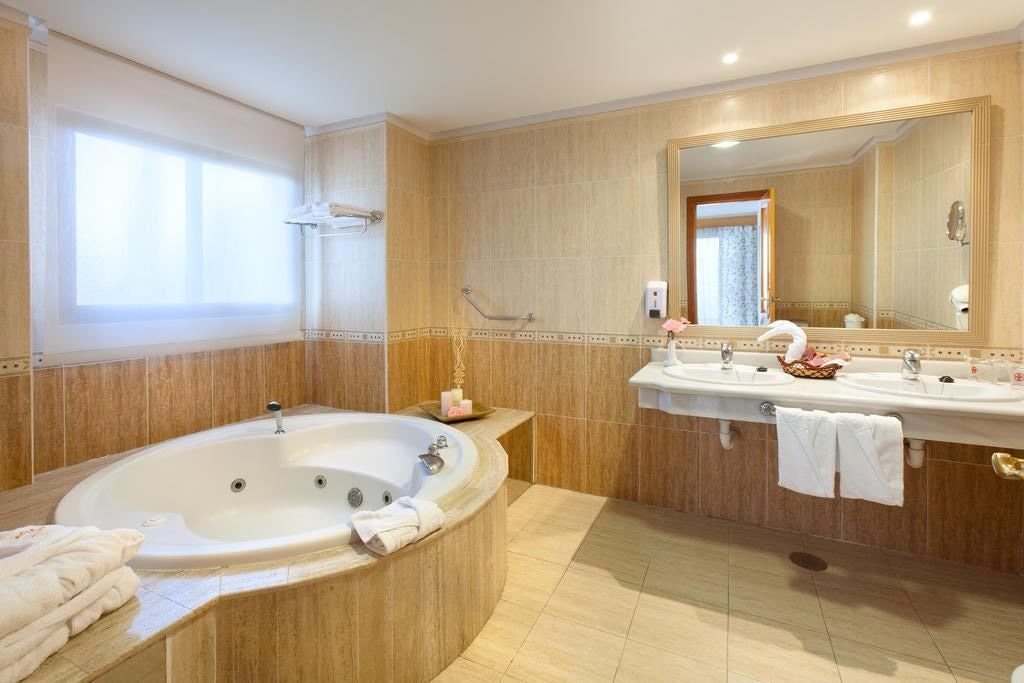 rooms-junior-suite-balcony-or-terrace