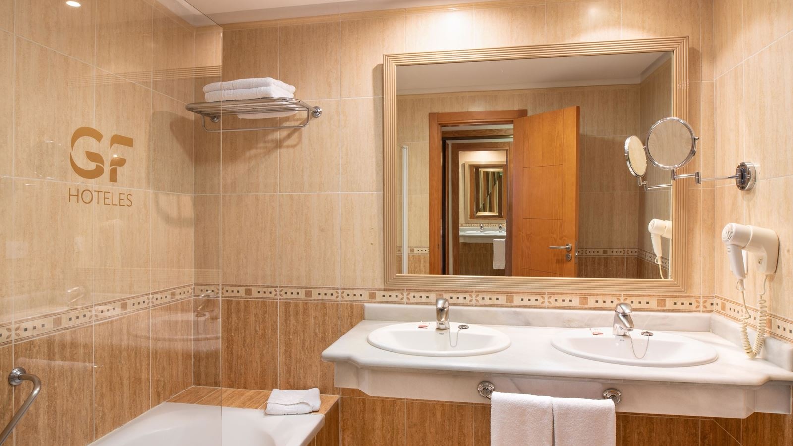 rooms-twin--double-interconnected-balcony-or-terrace