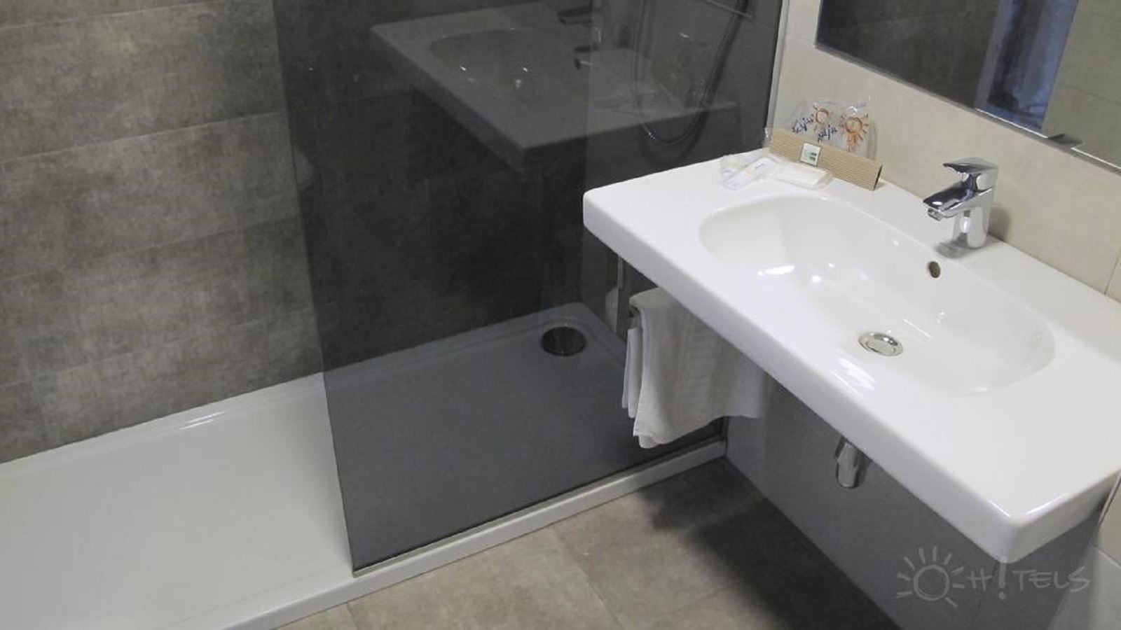 rooms-double-standard-room-balcony-or-terrace