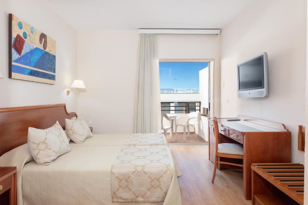 rooms-family-room-standard