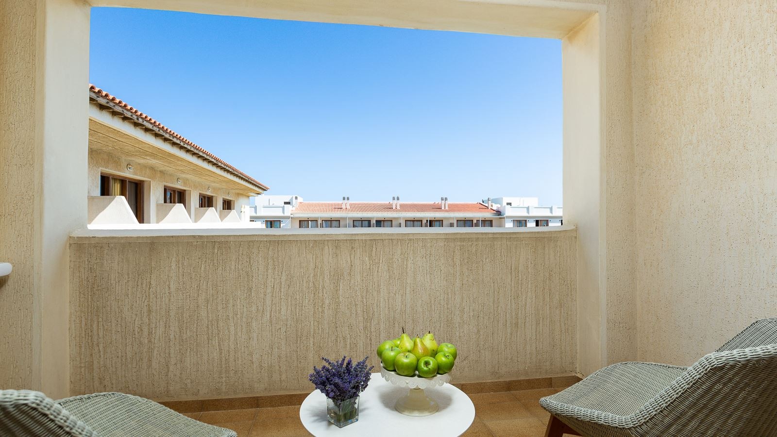 rooms-superior-room-pool-view