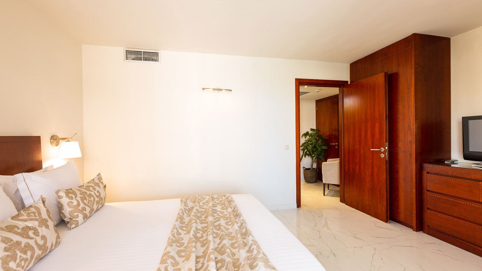 rooms-premium-suite-family-with-jacuzzi